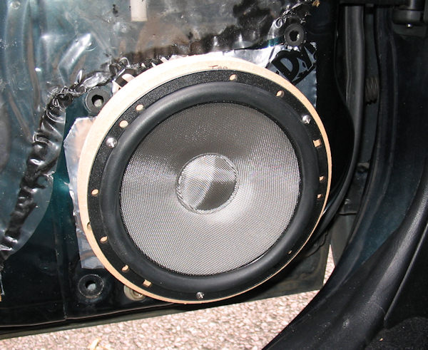 Installed speaker